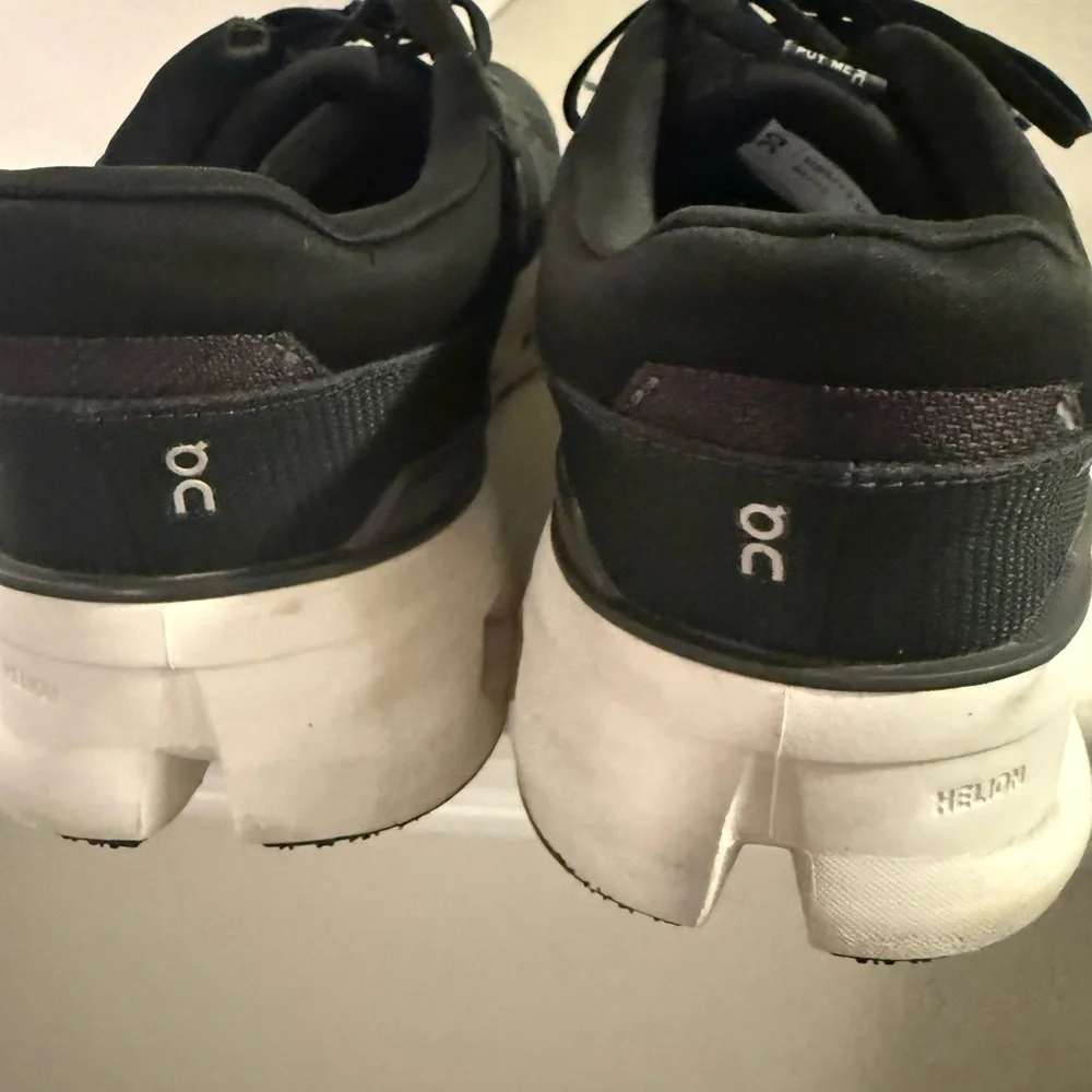 On Men's Cloudrunner 2 running shoes in the Eclipse/Black Size US M13